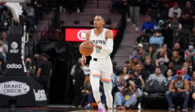 开云-两度犯错险酿大祸 马刺新王双加时完成自我救赎