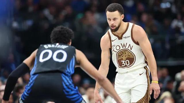 开云官网-库里：我与欧文相互尊重和敬佩，穿他的签名鞋赛前已得到同意